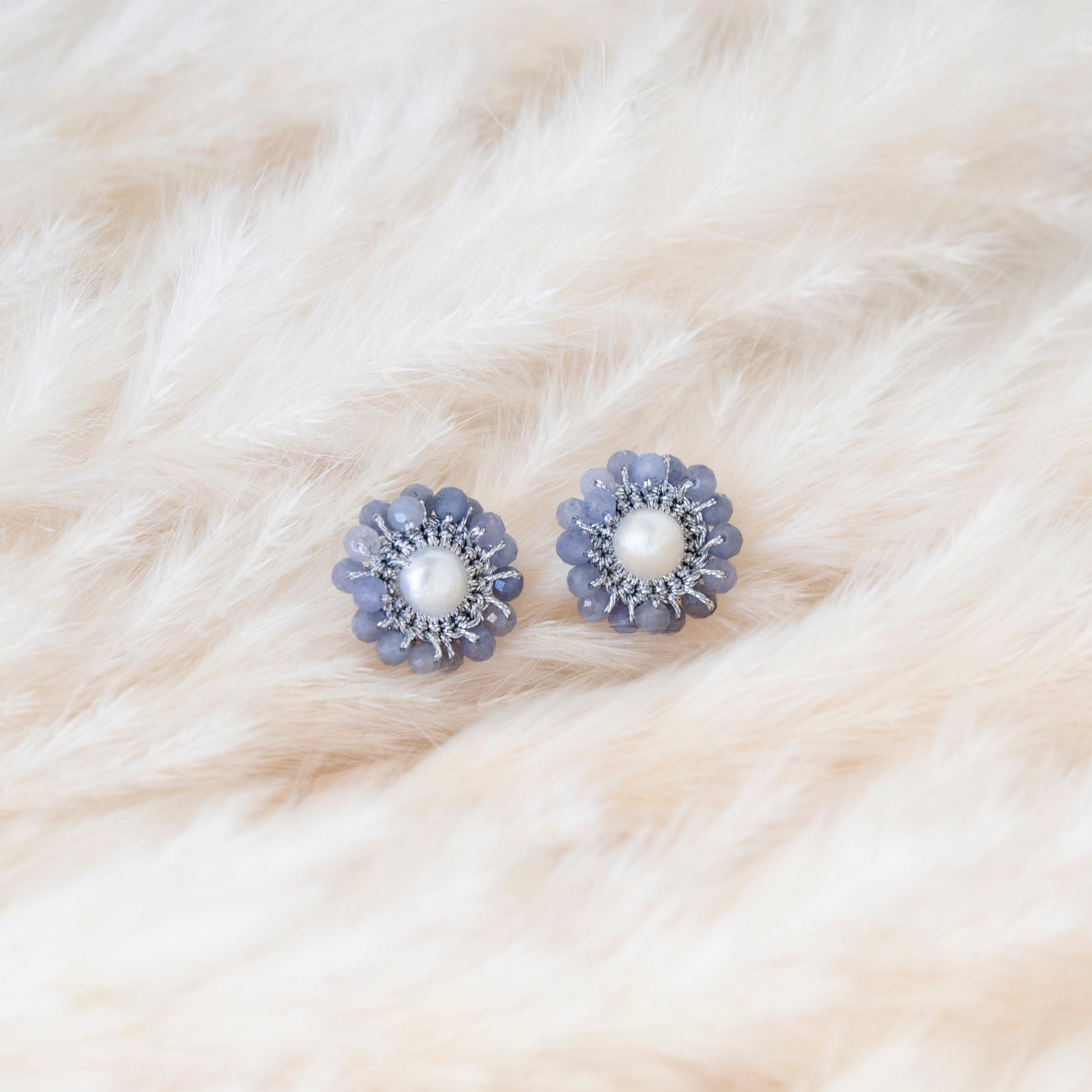 EP MP Daisy 5 mm orecchino rainbow/alexandrite - stud colorato in acciaio chirurgico EP MP Daisy 5 mm orecchino rainbow/alexandrite - stud colorato in acciaio chirurgico